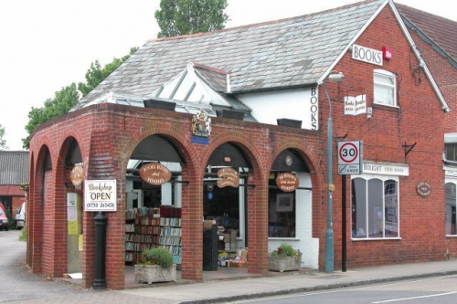 Πώς ένα μήνυμα στο Twitter έσωσε ένα βιβλιοπωλείο στην Αγγλία
