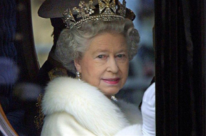 Εργασία στο εξωτερικό: Υπεύθυνο για τα social media ψάχνει η βασίλισσα Ελισσάβετ